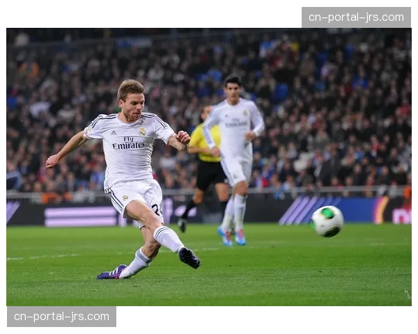 “转会传闻：米兰双雄同时关注一法甲后腰，其数据亮点在于出色的拦截与反压迫能力”