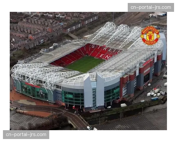 “玫瑰德比”现场:利兹联升超后首访老特拉福德,客队球迷氛围热烈