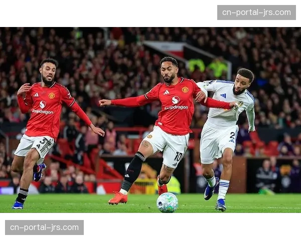 VAR争议再起：曼联三度遭不利判罚，利兹联两球均犯规在先