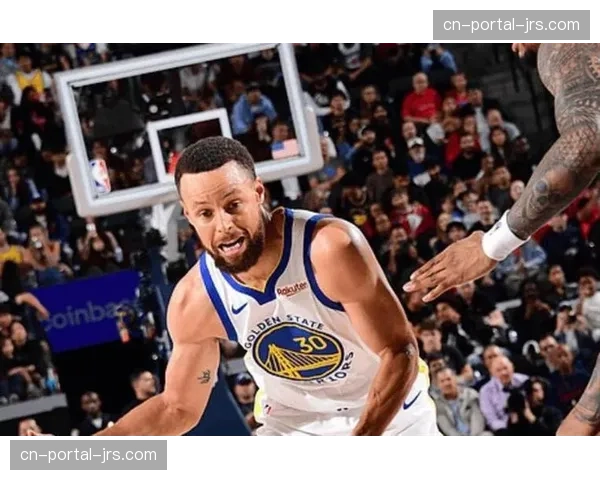 勇士126-121逆转快船，库里35分保留季后赛希望